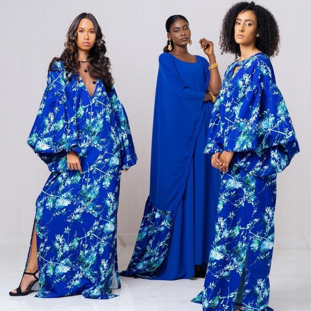 Elegant Blue Floral Maxi Dress - Picture 6 of 8